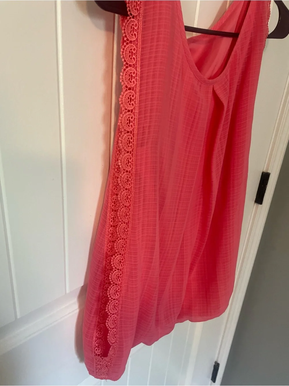 AB Studio Coral Pink Lace-Trim Sleeveless Elastic hem Medium